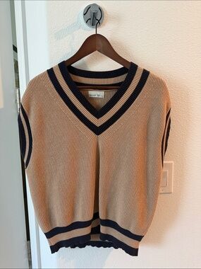 Classic V-Neck Sleeveless Sweater Vest in Camel with Navy Trim